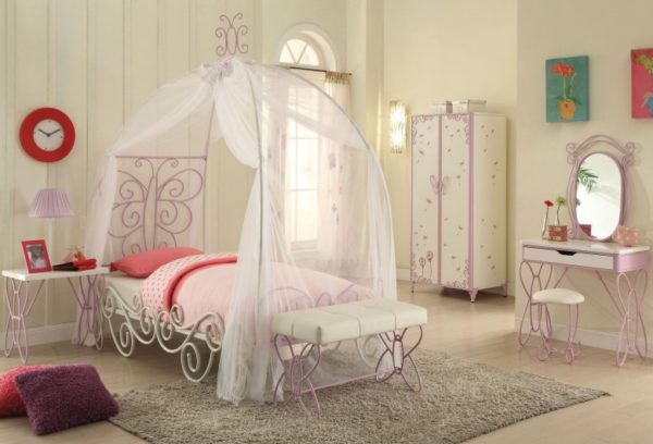 Priya Il Twin Canopy Bed, Nightstand, Armoire, Bench & Vanity Set